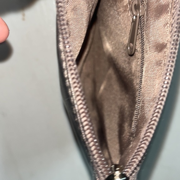 Metallic wristlet - Picture 4 of 5